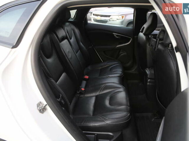 Белый Вольво В40, объемом двигателя 1.56 л и пробегом 144 тыс. км за 11900 $, фото 10 на Automoto.ua