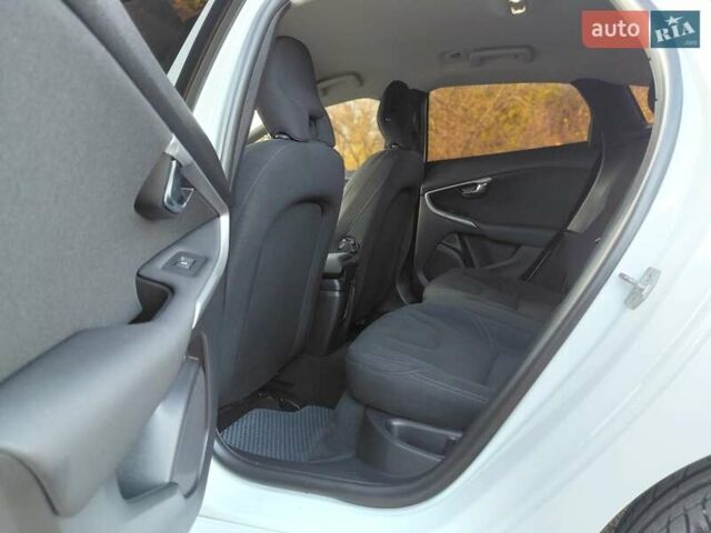 Белый Вольво В40, объемом двигателя 1.56 л и пробегом 118 тыс. км за 11600 $, фото 31 на Automoto.ua