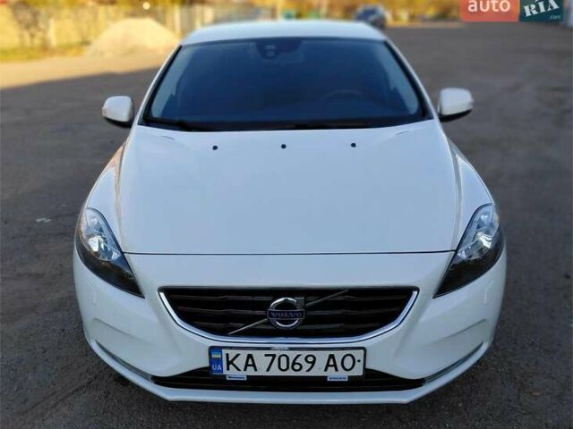 Белый Вольво В40, объемом двигателя 1.56 л и пробегом 118 тыс. км за 11600 $, фото 4 на Automoto.ua