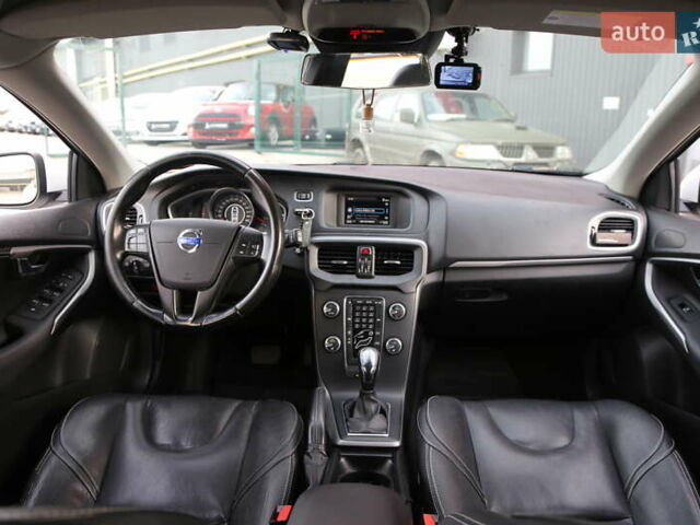 Белый Вольво В40, объемом двигателя 1.56 л и пробегом 144 тыс. км за 11900 $, фото 13 на Automoto.ua