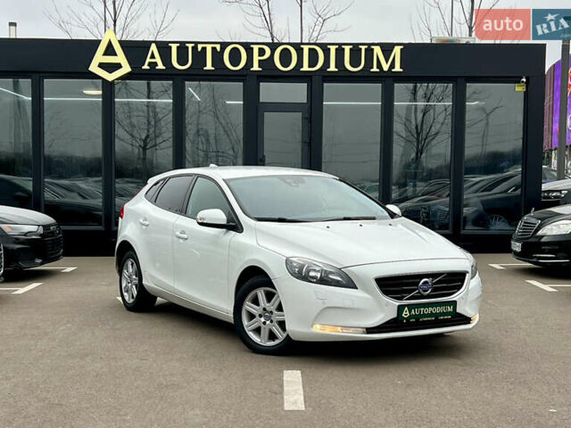 Білий Вольво V40, об'ємом двигуна 1.56 л та пробігом 309 тис. км за 9800 $, фото 7 на Automoto.ua