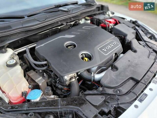 Белый Вольво В40, объемом двигателя 1.56 л и пробегом 118 тыс. км за 11600 $, фото 51 на Automoto.ua