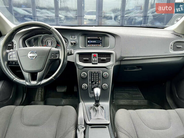 Білий Вольво V40, об'ємом двигуна 1.56 л та пробігом 309 тис. км за 9800 $, фото 41 на Automoto.ua