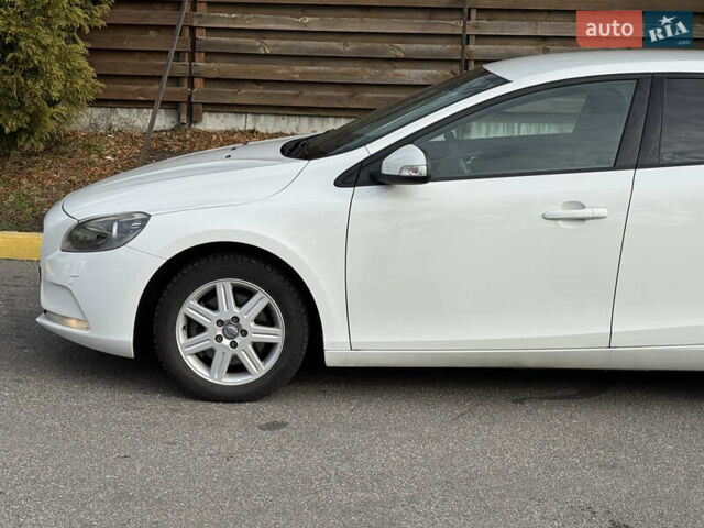 Белый Вольво В40, объемом двигателя 1.56 л и пробегом 308 тыс. км за 9499 $, фото 12 на Automoto.ua