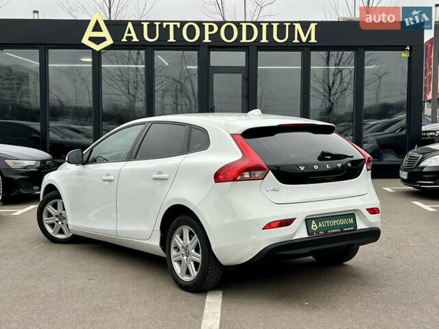 Білий Вольво V40, об'ємом двигуна 1.56 л та пробігом 309 тис. км за 9800 $, фото 10 на Automoto.ua