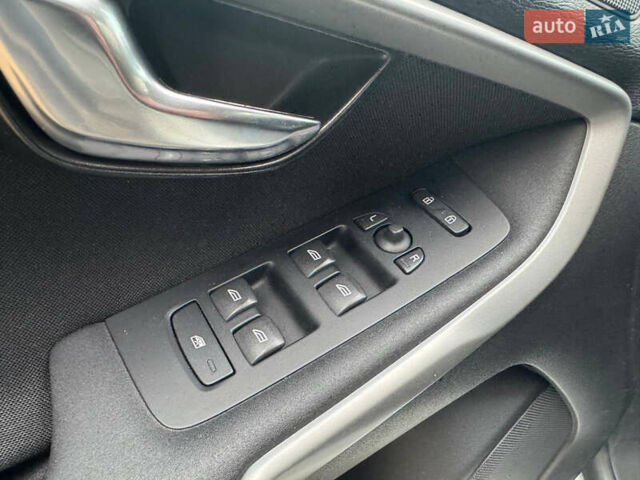 Белый Вольво В40, объемом двигателя 1.6 л и пробегом 309 тыс. км за 8900 $, фото 14 на Automoto.ua