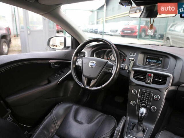 Белый Вольво В40, объемом двигателя 0 л и пробегом 148 тыс. км за 11000 $, фото 9 на Automoto.ua