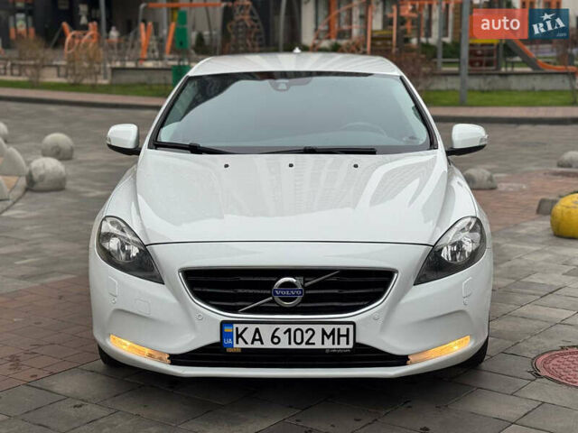 Белый Вольво В40, объемом двигателя 1.6 л и пробегом 309 тыс. км за 8900 $, фото 11 на Automoto.ua