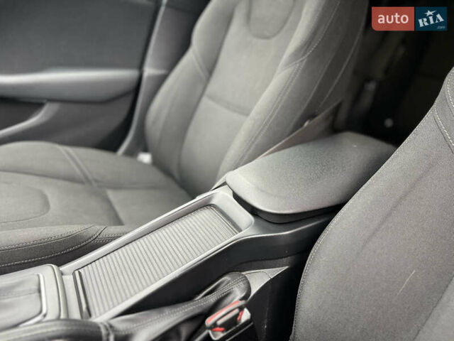 Білий Вольво V40, об'ємом двигуна 1.56 л та пробігом 309 тис. км за 9800 $, фото 35 на Automoto.ua