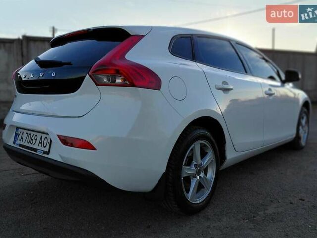 Белый Вольво В40, объемом двигателя 1.56 л и пробегом 118 тыс. км за 11600 $, фото 9 на Automoto.ua