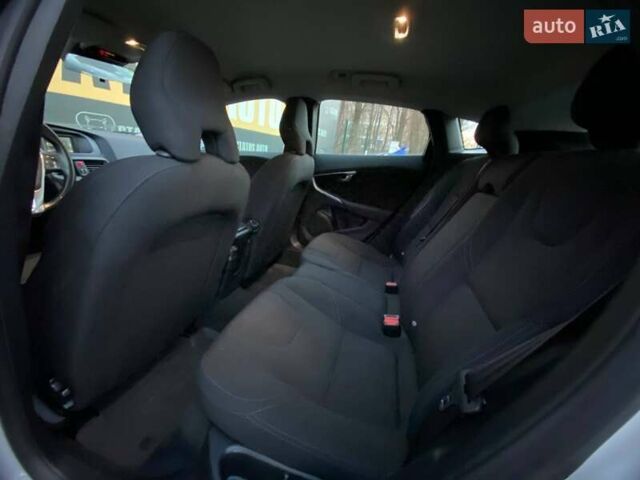 Белый Вольво В40, объемом двигателя 1.6 л и пробегом 139 тыс. км за 12700 $, фото 27 на Automoto.ua