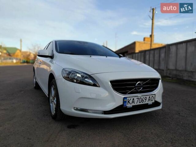 Белый Вольво В40, объемом двигателя 1.56 л и пробегом 118 тыс. км за 11600 $, фото 1 на Automoto.ua