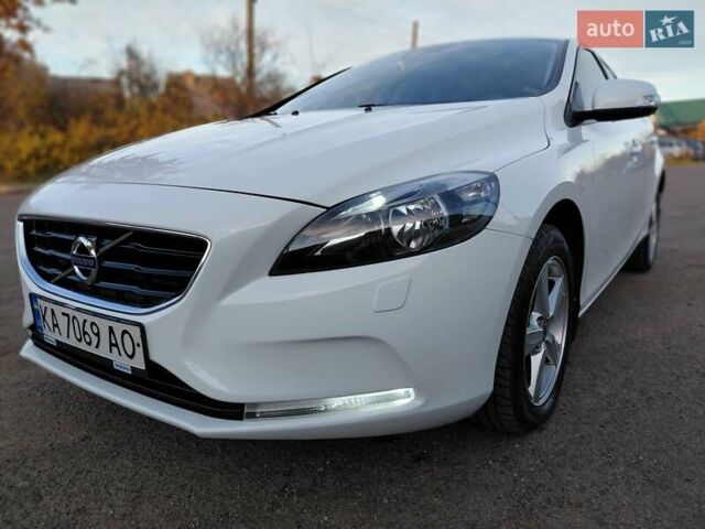 Белый Вольво В40, объемом двигателя 1.56 л и пробегом 118 тыс. км за 11600 $, фото 22 на Automoto.ua