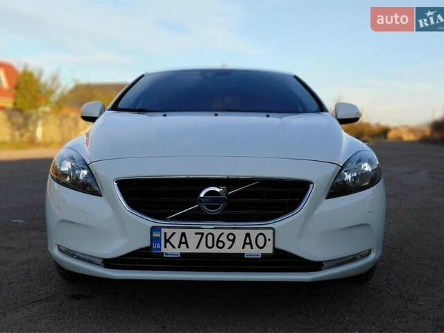 Белый Вольво В40, объемом двигателя 1.56 л и пробегом 118 тыс. км за 11600 $, фото 2 на Automoto.ua