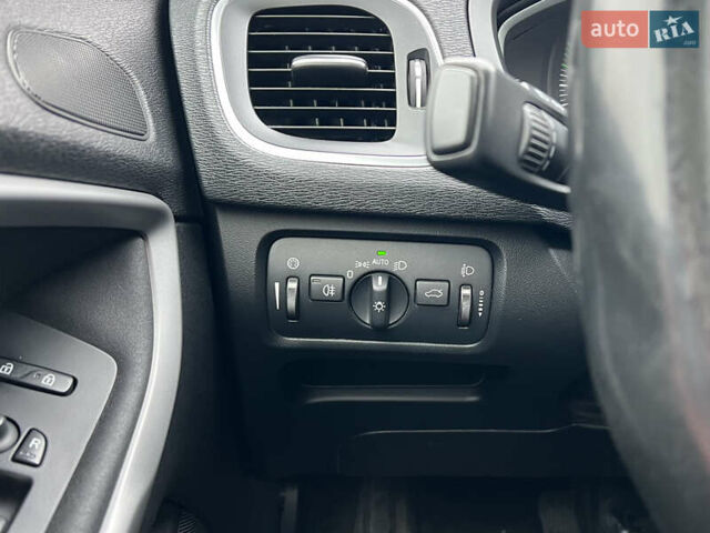 Білий Вольво V40, об'ємом двигуна 1.56 л та пробігом 309 тис. км за 9800 $, фото 20 на Automoto.ua