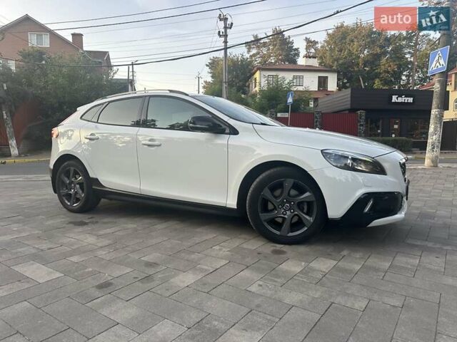 Белый Вольво В40, объемом двигателя 1.6 л и пробегом 192 тыс. км за 11000 $, фото 1 на Automoto.ua