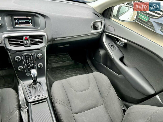 Білий Вольво V40, об'ємом двигуна 1.56 л та пробігом 309 тис. км за 9800 $, фото 40 на Automoto.ua