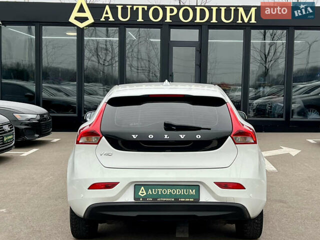 Білий Вольво V40, об'ємом двигуна 1.56 л та пробігом 309 тис. км за 9800 $, фото 11 на Automoto.ua