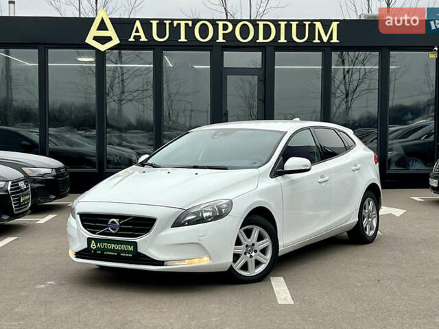 Білий Вольво V40, об'ємом двигуна 1.56 л та пробігом 309 тис. км за 9800 $, фото 2 на Automoto.ua