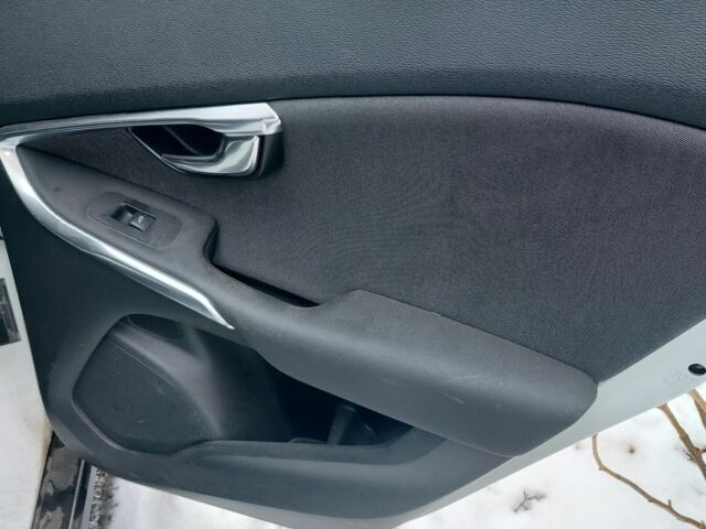 Белый Вольво В40, объемом двигателя 1.6 л и пробегом 190 тыс. км за 5700 $, фото 8 на Automoto.ua