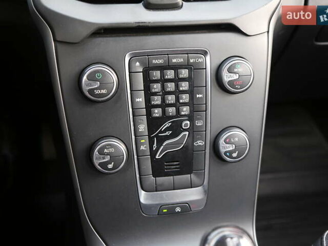 Белый Вольво В40, объемом двигателя 1.56 л и пробегом 144 тыс. км за 11900 $, фото 18 на Automoto.ua