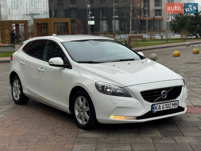 Белый Вольво В40, объемом двигателя 1.6 л и пробегом 309 тыс. км за 8900 $, фото 3 на Automoto.ua