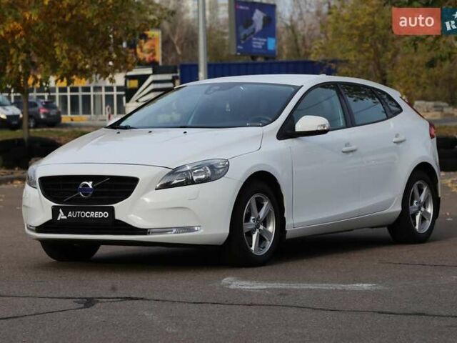 Белый Вольво В40, объемом двигателя 1.56 л и пробегом 144 тыс. км за 11900 $, фото 2 на Automoto.ua