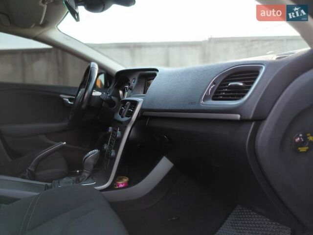 Белый Вольво В40, объемом двигателя 1.56 л и пробегом 118 тыс. км за 11600 $, фото 45 на Automoto.ua