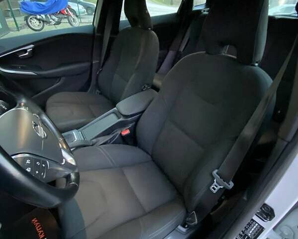 Белый Вольво В40, объемом двигателя 1.6 л и пробегом 139 тыс. км за 12700 $, фото 13 на Automoto.ua