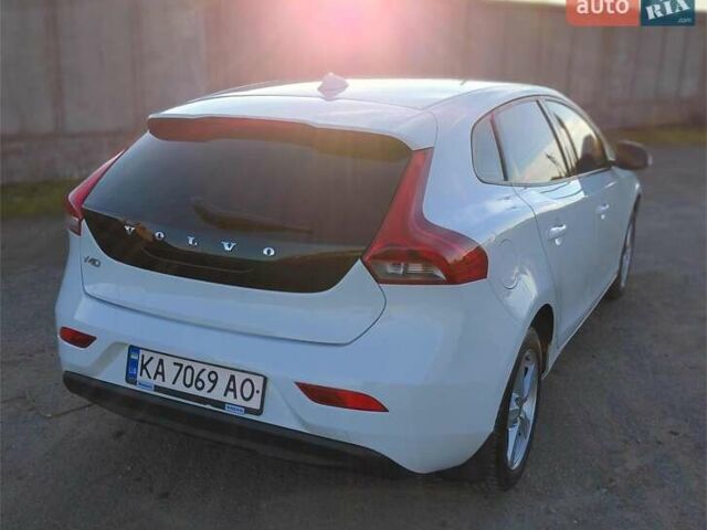 Белый Вольво В40, объемом двигателя 1.56 л и пробегом 118 тыс. км за 11600 $, фото 10 на Automoto.ua