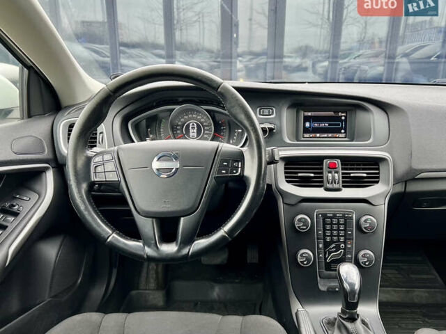 Білий Вольво V40, об'ємом двигуна 1.56 л та пробігом 309 тис. км за 9800 $, фото 38 на Automoto.ua