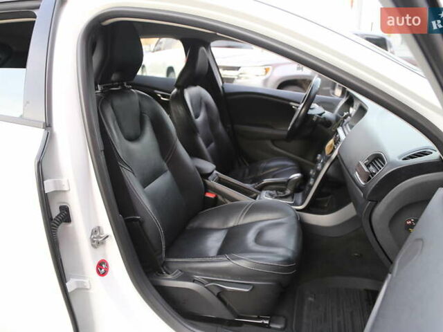 Белый Вольво В40, объемом двигателя 1.56 л и пробегом 144 тыс. км за 11900 $, фото 11 на Automoto.ua