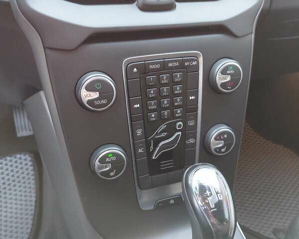 Белый Вольво В40, объемом двигателя 1.56 л и пробегом 118 тыс. км за 11600 $, фото 38 на Automoto.ua