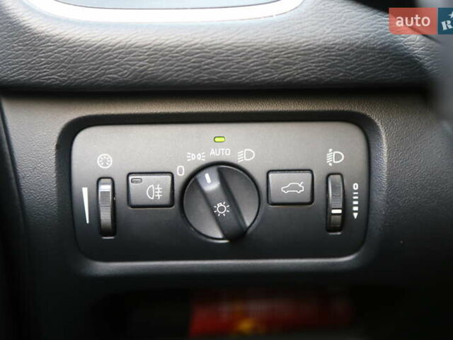 Белый Вольво В40, объемом двигателя 1.56 л и пробегом 144 тыс. км за 11900 $, фото 21 на Automoto.ua