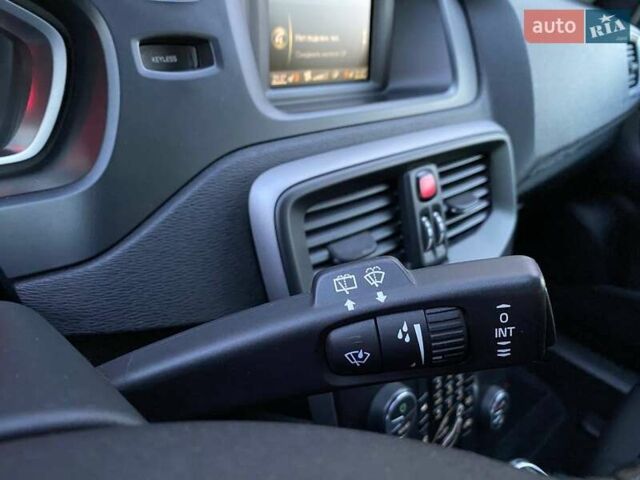 Белый Вольво В40, объемом двигателя 1.6 л и пробегом 139 тыс. км за 12700 $, фото 19 на Automoto.ua