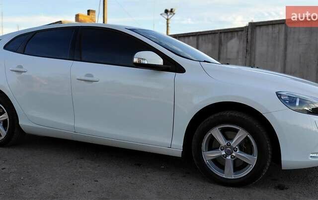 Белый Вольво В40, объемом двигателя 1.56 л и пробегом 118 тыс. км за 11600 $, фото 7 на Automoto.ua