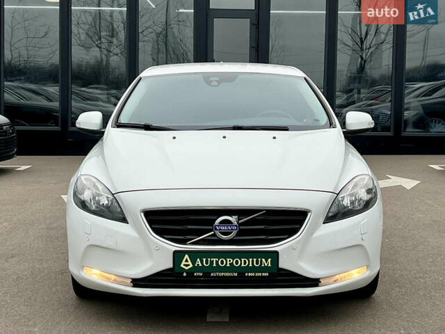 Білий Вольво V40, об'ємом двигуна 1.56 л та пробігом 309 тис. км за 9800 $, фото 4 на Automoto.ua