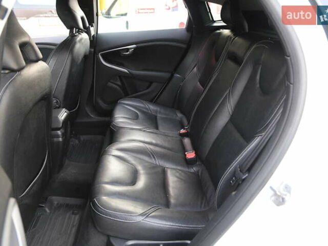 Белый Вольво В40, объемом двигателя 1.56 л и пробегом 144 тыс. км за 11900 $, фото 9 на Automoto.ua