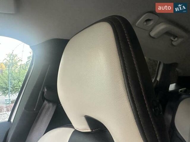 Белый Вольво В40, объемом двигателя 1.6 л и пробегом 192 тыс. км за 11000 $, фото 17 на Automoto.ua