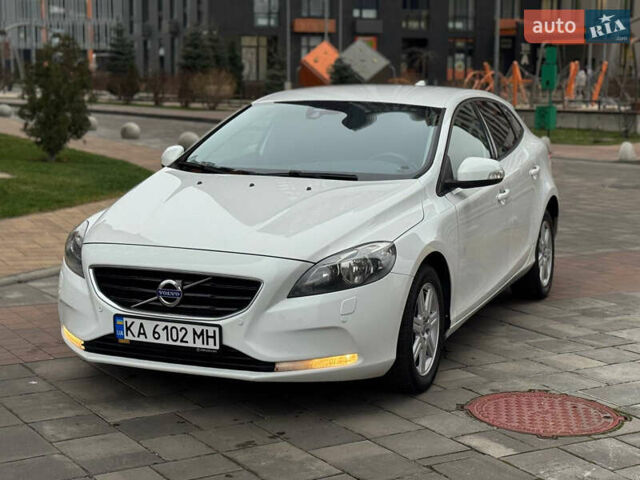 Белый Вольво В40, объемом двигателя 1.6 л и пробегом 309 тыс. км за 8900 $, фото 1 на Automoto.ua