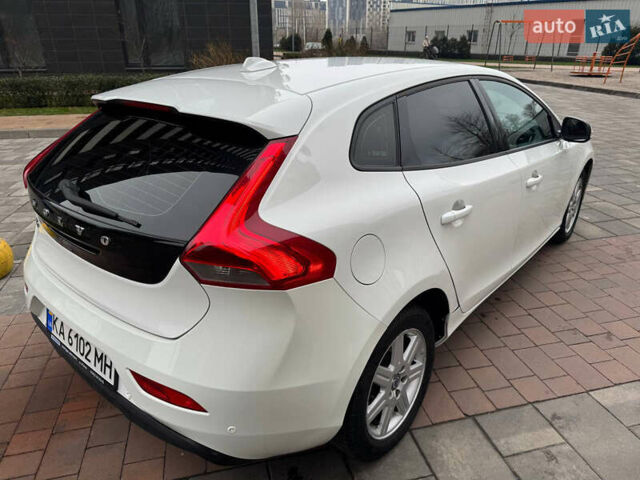 Белый Вольво В40, объемом двигателя 1.6 л и пробегом 309 тыс. км за 8900 $, фото 8 на Automoto.ua