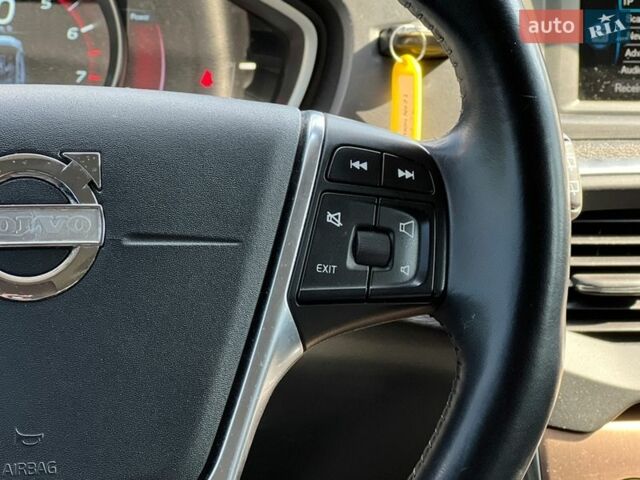 Белый Вольво В40, объемом двигателя 2.5 л и пробегом 185 тыс. км за 11200 $, фото 12 на Automoto.ua