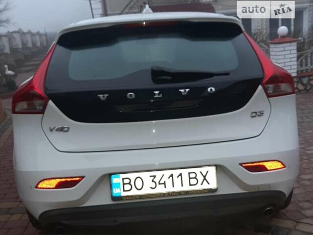 Білий Вольво V40, об'ємом двигуна 2 л та пробігом 206 тис. км за 13500 $, фото 3 на Automoto.ua