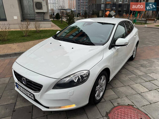 Белый Вольво В40, объемом двигателя 1.6 л и пробегом 309 тыс. км за 8900 $, фото 6 на Automoto.ua