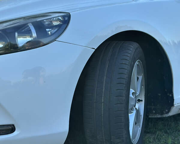 Білий Вольво V40, об'ємом двигуна 1.98 л та пробігом 317 тис. км за 12750 $, фото 7 на Automoto.ua