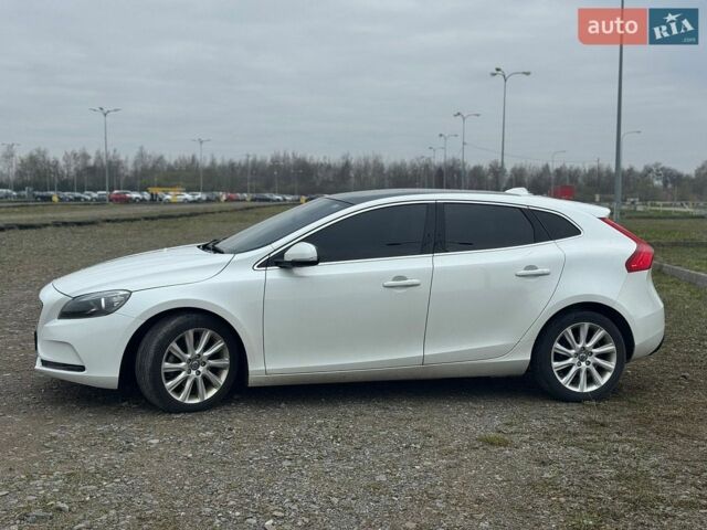 Білий Вольво V40, об'ємом двигуна 1.6 л та пробігом 190 тис. км за 12900 $, фото 4 на Automoto.ua