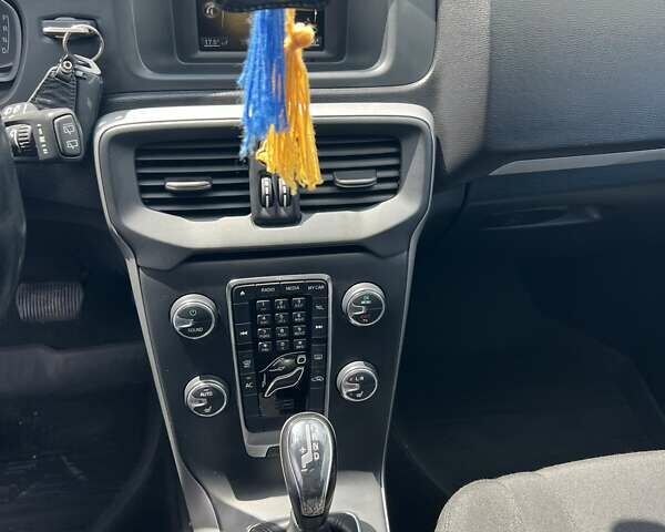 Белый Вольво В40, объемом двигателя 1.56 л и пробегом 236 тыс. км за 9999 $, фото 15 на Automoto.ua