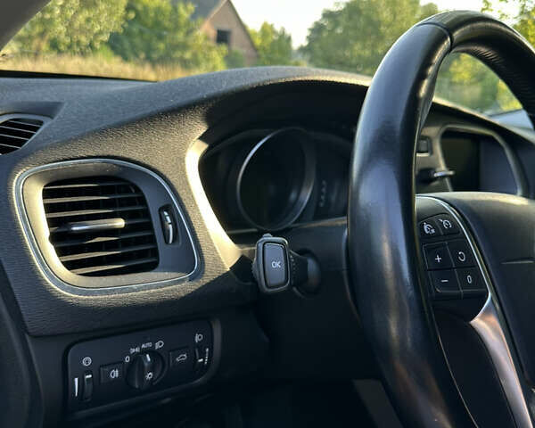 Білий Вольво V40, об'ємом двигуна 1.98 л та пробігом 317 тис. км за 12750 $, фото 13 на Automoto.ua