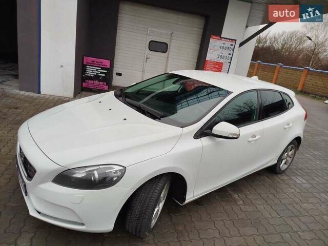 Белый Вольво В40, объемом двигателя 1.6 л и пробегом 220 тыс. км за 12000 $, фото 8 на Automoto.ua