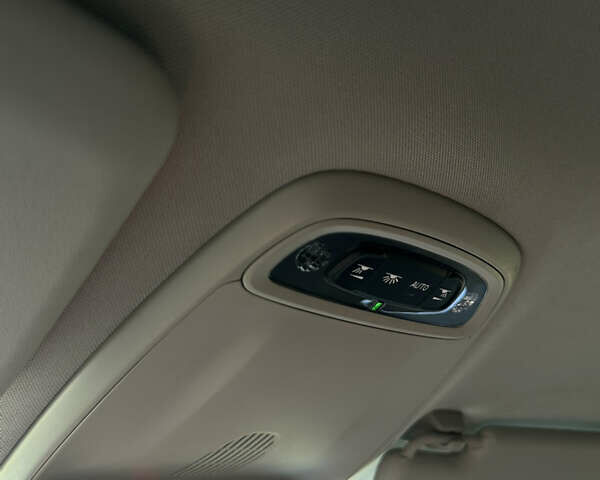 Білий Вольво V40, об'ємом двигуна 1.98 л та пробігом 317 тис. км за 12750 $, фото 9 на Automoto.ua